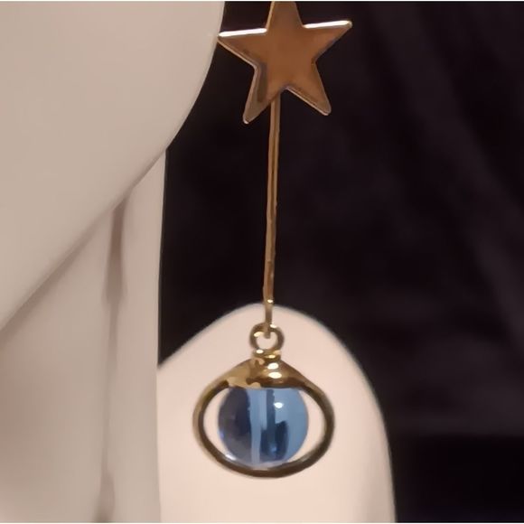 Astronaut, Planet & Stars Dangle Earrings - Picture 4 of 6